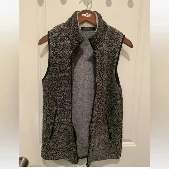 ZESICA SLEEVELESS FUZZY FLEECE ZIPPER VEST Women’s Size Small - Picture 3 of 6